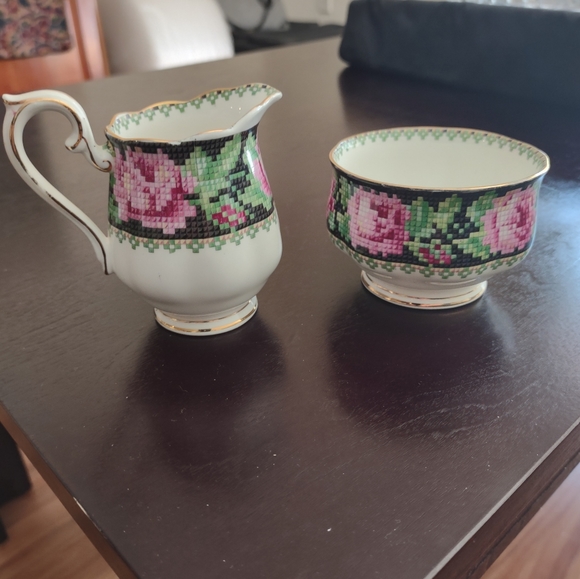 Royal Albert Needle Point Cream and Sugar Bowl. Beautiful details. - Picture 4 of 6